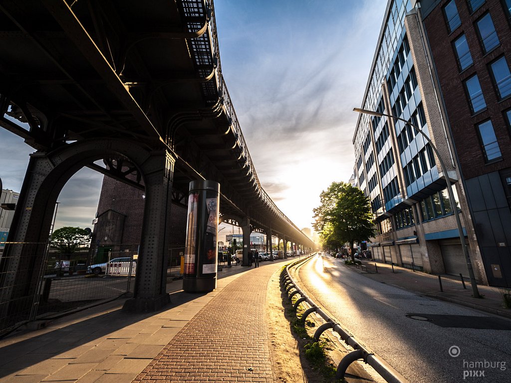 Hochbahn-Viadukt am Baumwall